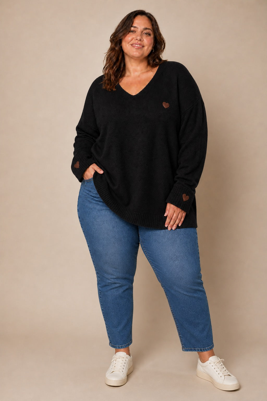 Plus size džemper s motivom srca – džemper srce crni